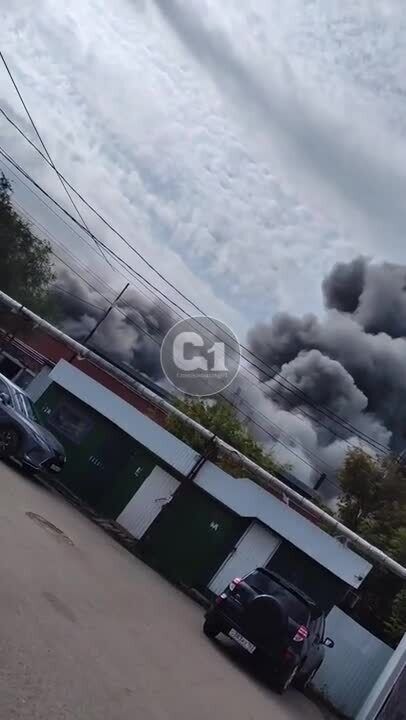 В Самаре вспыхнул мощный пожар на заводе, валит дым. Фото и видео dqxikeidqxidqrant