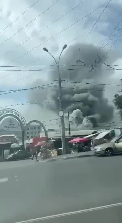 У Самарі спалахнула потужна пожежа на заводі, валить дим. Фото і відео