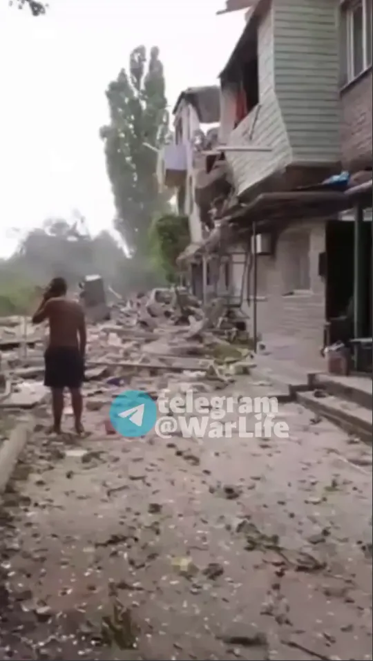 Оккупант показал результат прилета авиабомб JDAM по расположению военных РФ в Светлодарске. Видео