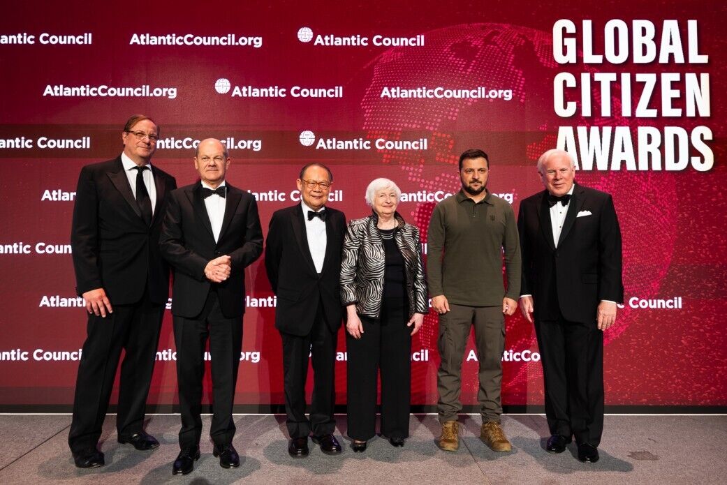 Зеленському у США вручили премію Atlantic Council Global Citizen Awards. Відео dqxikeidqxidqeant