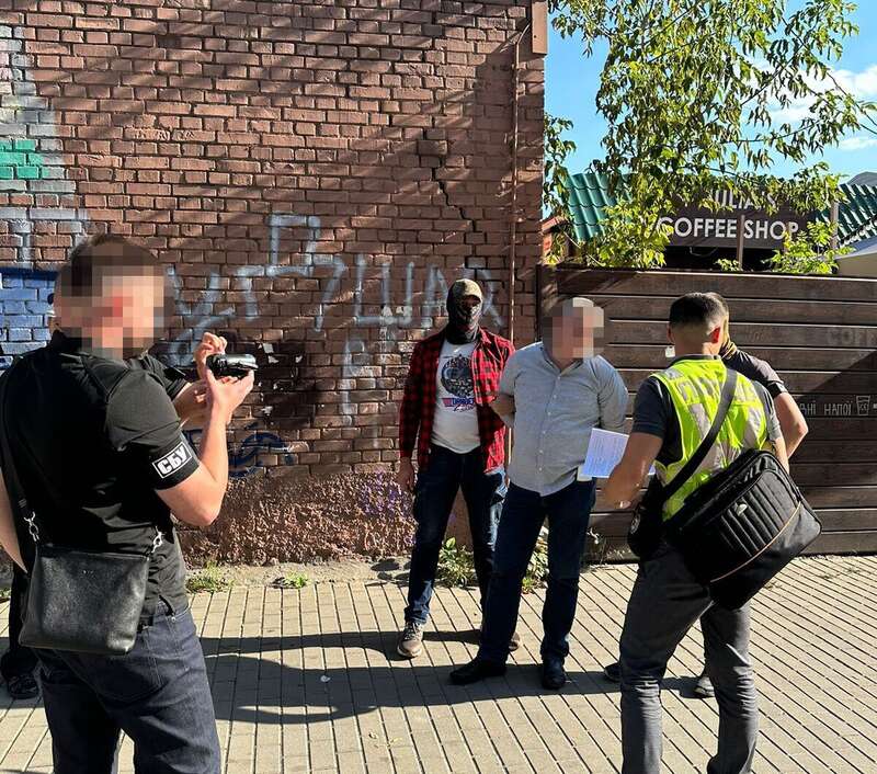 Обещал за взятку саботировать судебные заседания: в Киеве задержан начальник юротдела госучреждения. Фото dqxikeidqxidqeant