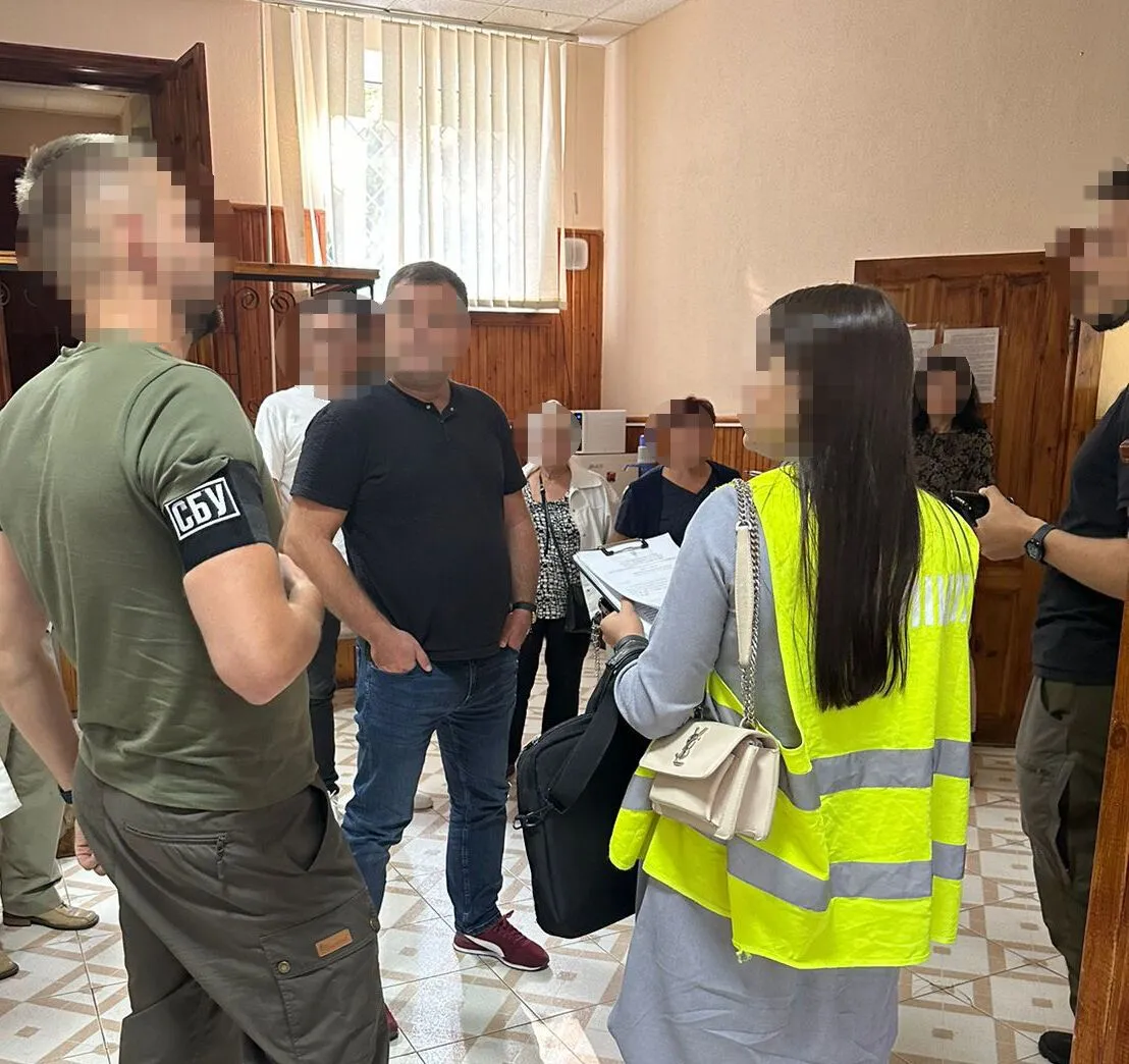 Обещал за взятку саботировать судебные заседания: в Киеве задержан начальник юротдела госучреждения. Фото