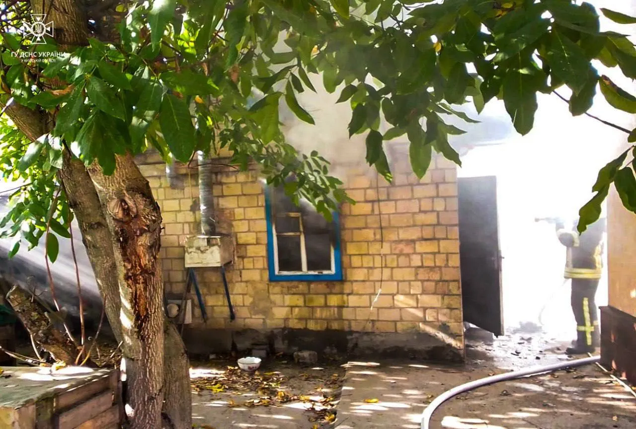 На Київщині цигарка стала причиною вибуху, є постраждалий. Фото і подробиці