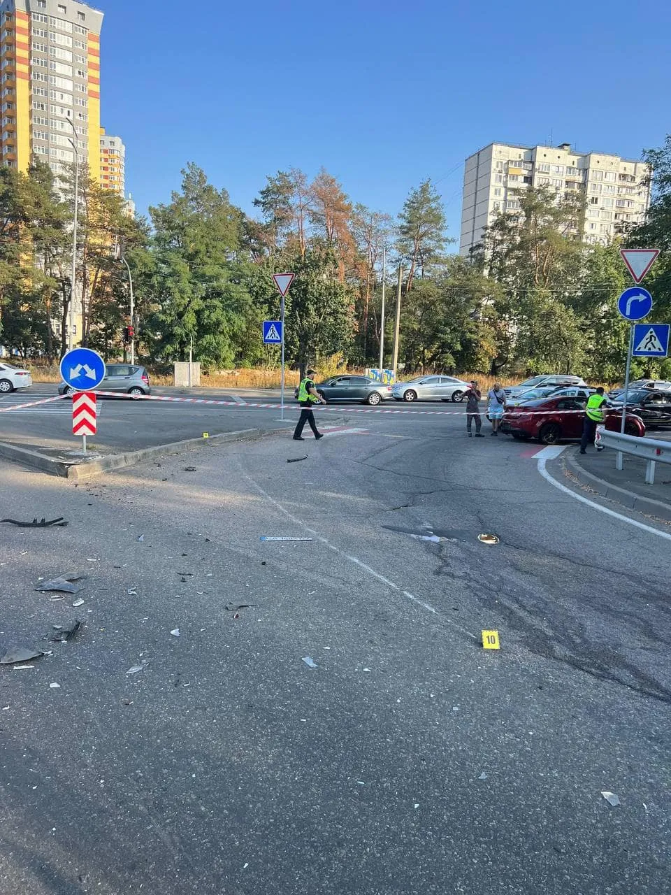 У Києві таксист протаранив легковик та в’їхав у бензовоз: є загибла. Фото