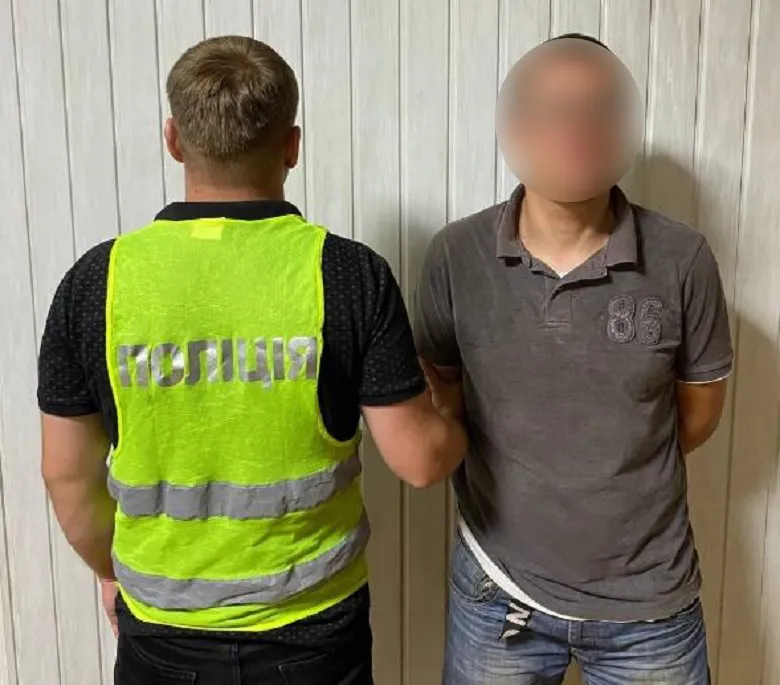 В Киеве задержали рецидивиста, который обманул пенсионерку. Фото и подробности