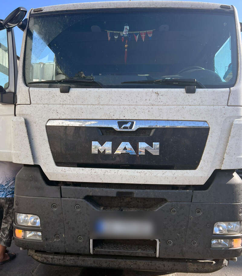 Возможно, это изображение текст “MAN” dqxikeidqxidqeant