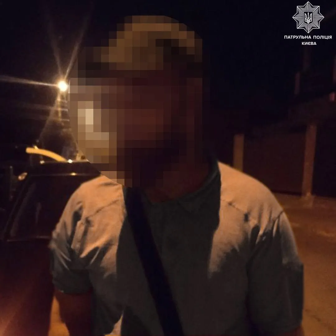 У Києві двоє чоловіків влаштували стрілянину та втекли на авто: водій був під наркотиками. Фото