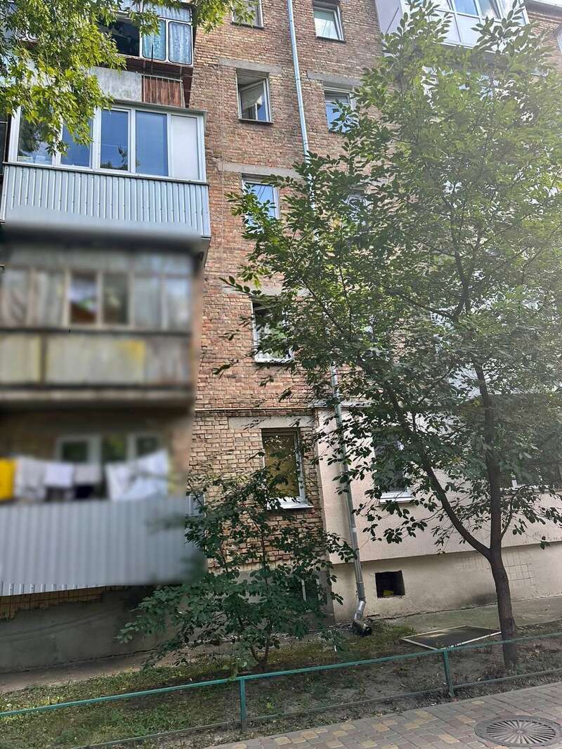 В Киевской области с четвертого этажа дома выпал маленький мальчик. Фото dqxikeidqxidqeant