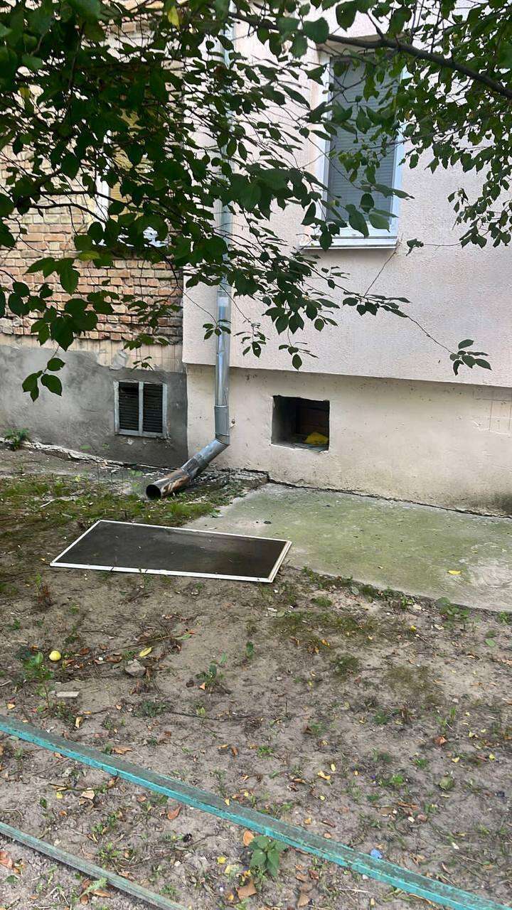 В Киевской области с четвертого этажа дома выпал маленький мальчик. Фото