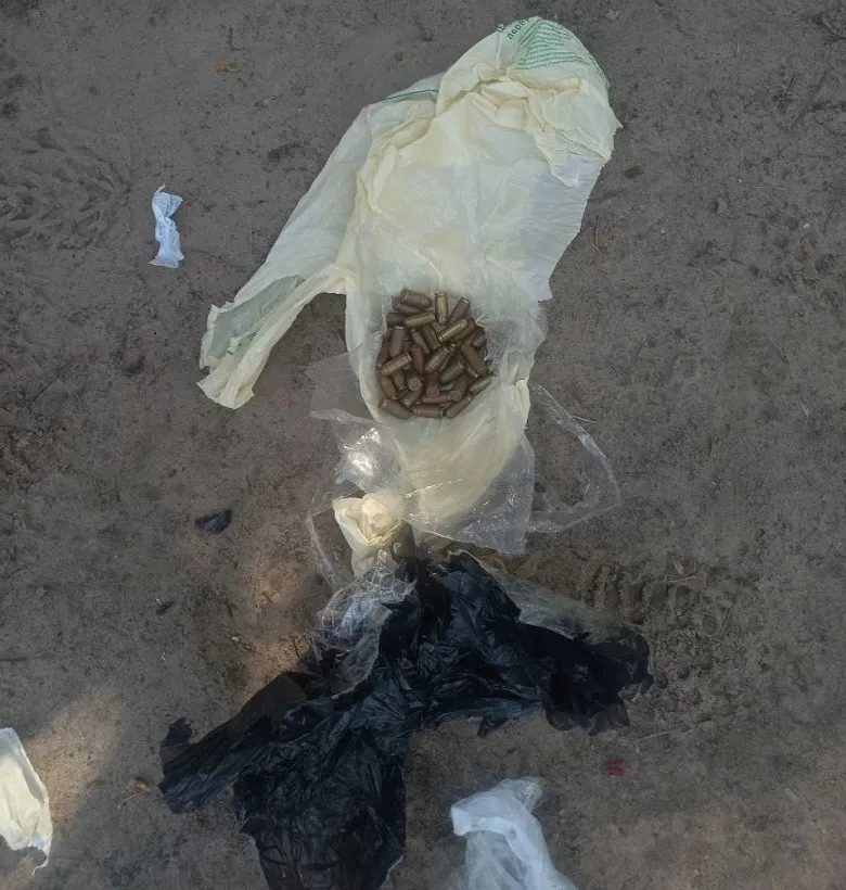 У Києві викрили чоловіка, який, перебуваючи у СІЗО, займався продажем зброї. Фото