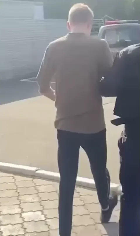 У Броварах чоловік відкрив стрілянину на вулиці: його затримала поліція. Відео