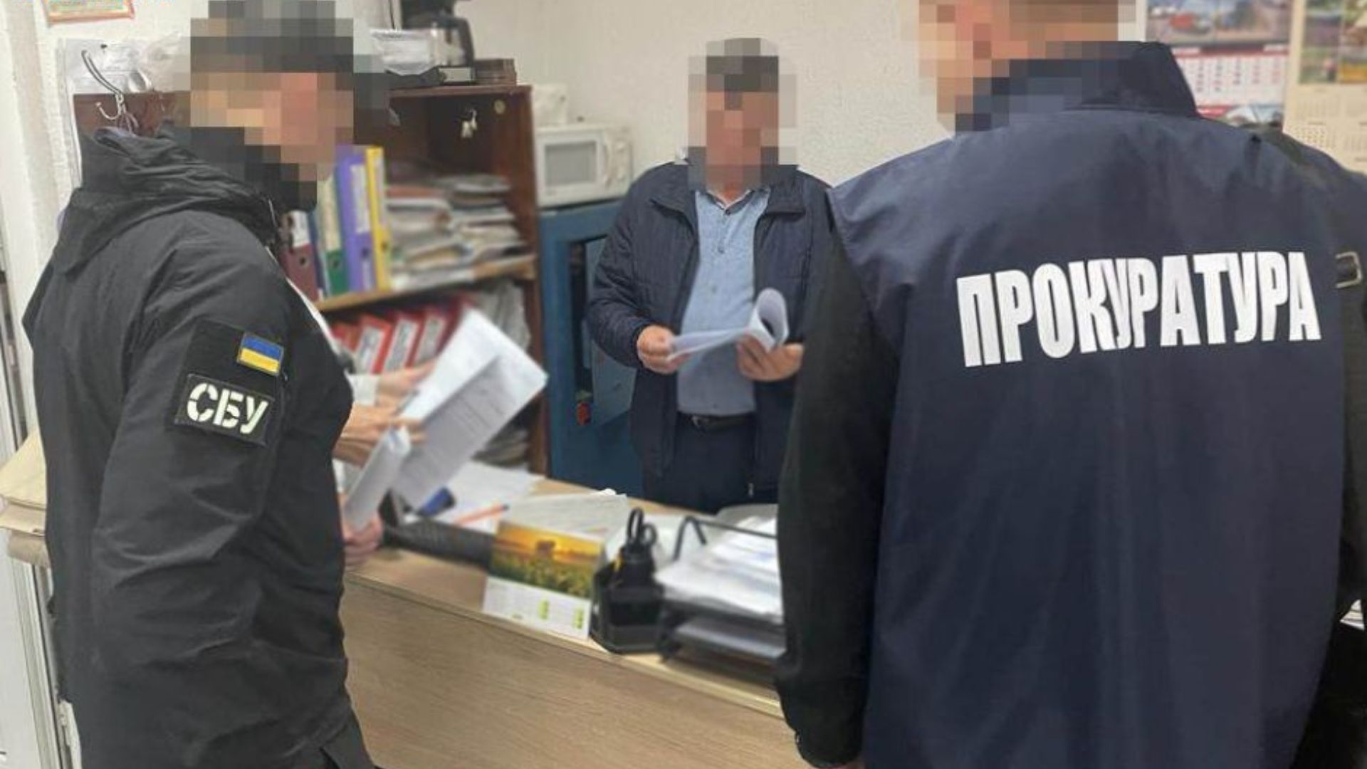 У курортному Славському комунальники 4 роки вивозили сміття на берег річки - фото 2