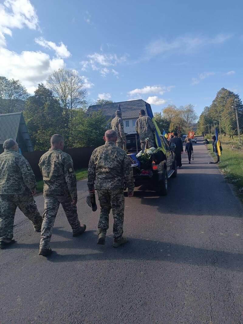 Побратими привезли тіло захисника України додому