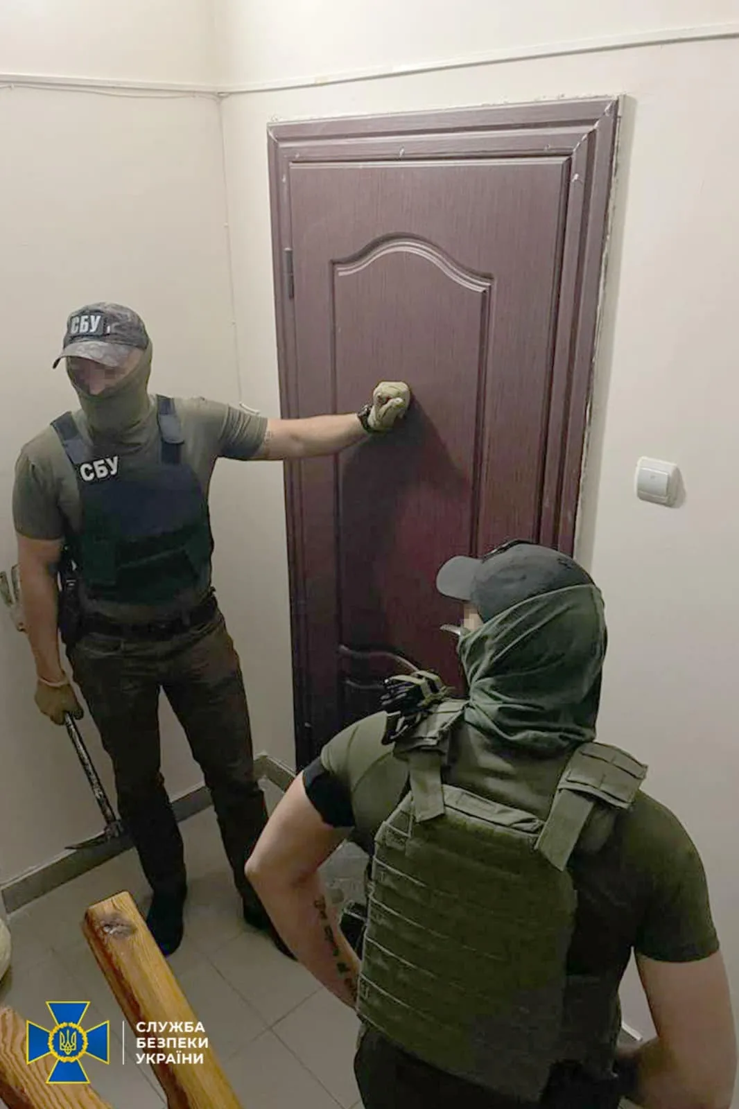 СБУ разоблачила противоправную схему выезда за границу уклоняющихся под видом многодетных родителей