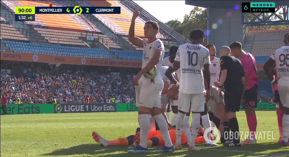 У чемпіонаті Франції голкіпер знепритомнів від вибуху на стадіоні під час матчу. Гру було скасовано. Відео