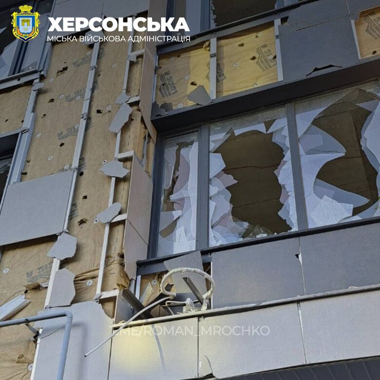 Последствия вражеских обстрелов Херсона 01 dqxikeidqxidqrant