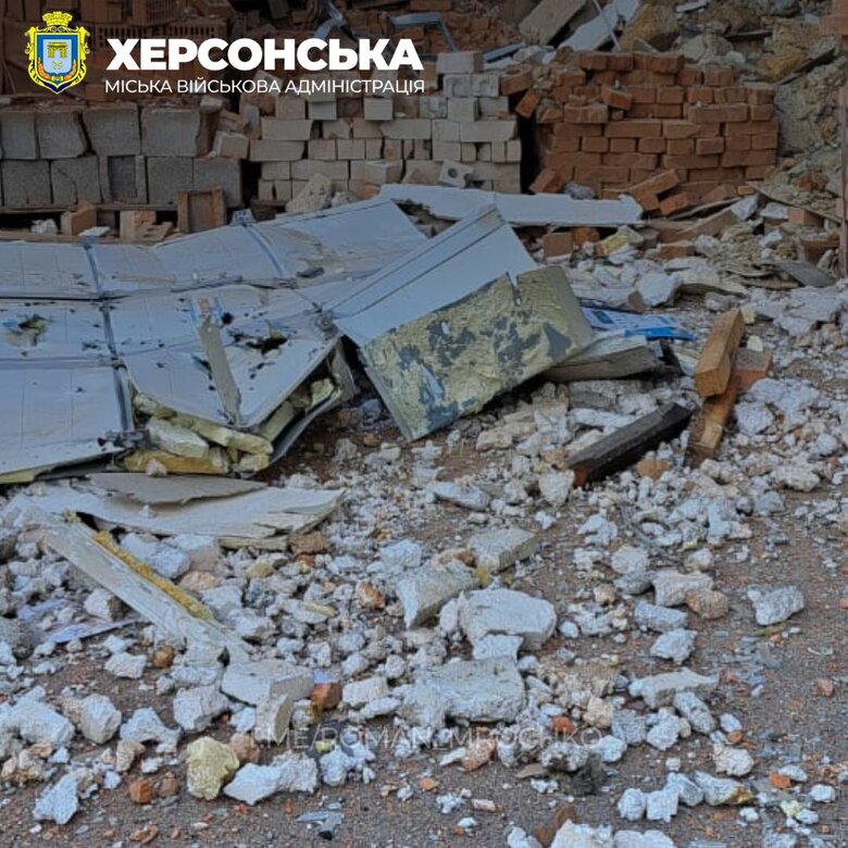 Последствия вражеских обстрелов Херсона 08