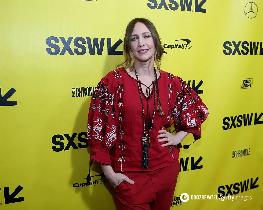 Голлівудська зірка Віра Фарміга на концерті в Нью-Йорку ввімкнула сирену повітряної тривоги: цей сигнал українці чують щодня