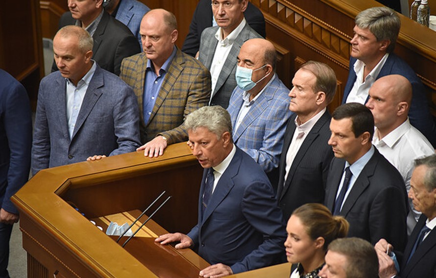 «Дружна команда» ОПЗЖ розбіглася хто куди, але її залишки в парламенті все ще дуже корисні для влади