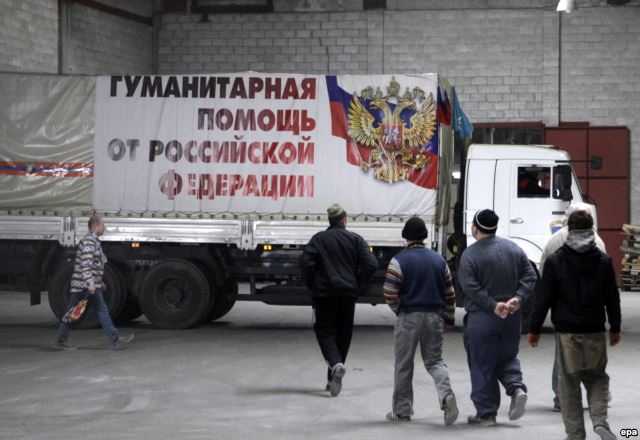 Одна из машин российского "гуманитарного конвоя" в Донецке