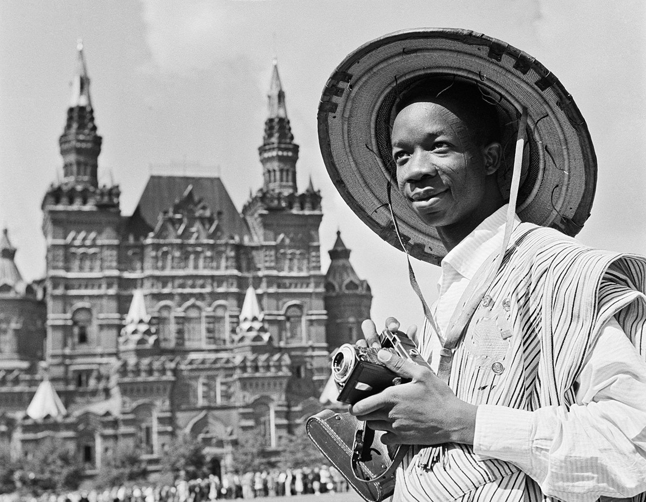 СТУДЕНЧЕСКИЙ ПРИВЕТ: Гости фестиваля привезли с собой совсем другую материальную культуру, которая пользовалась большим успехом среди советских людей/Фото: DR