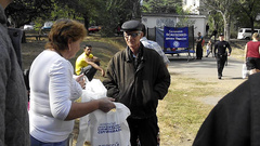 Один из кандидатов в Одесский горсовет «подкупала» овощами своих избирателей - Copyright https://news.pn dqxikeidqxidqrant