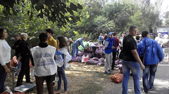 Один из кандидатов в Одесский горсовет «подкупала» овощами своих избирателей - Copyright https://news.pn