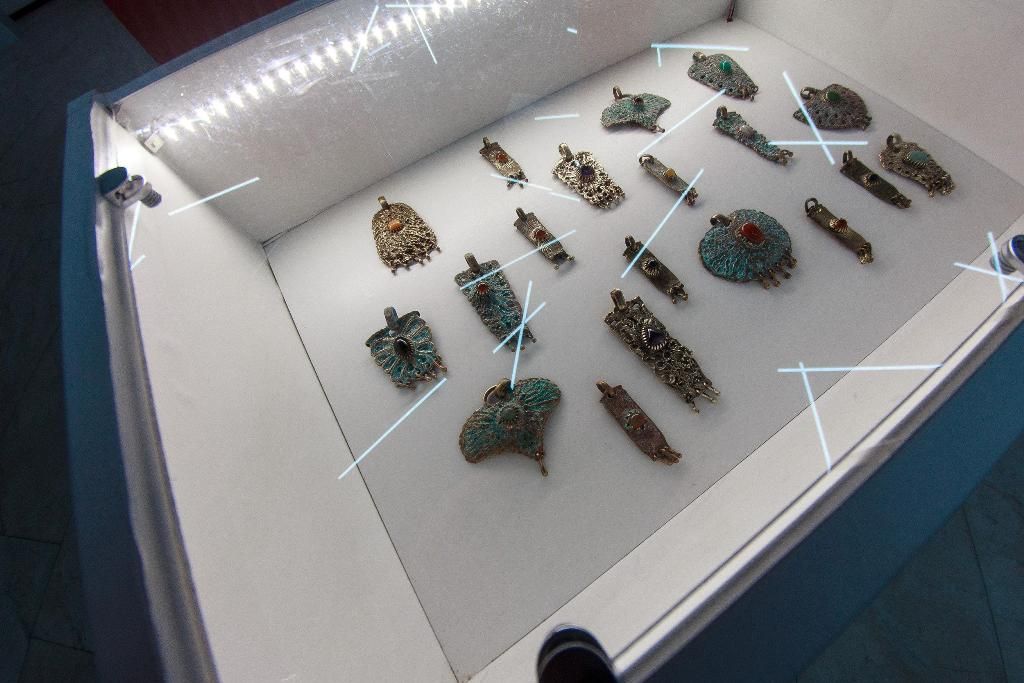 У Києві створили мистецтво з уламків зброї та техніки: де відкрили безкоштовну виставку 1 dqxikeidqxiehant