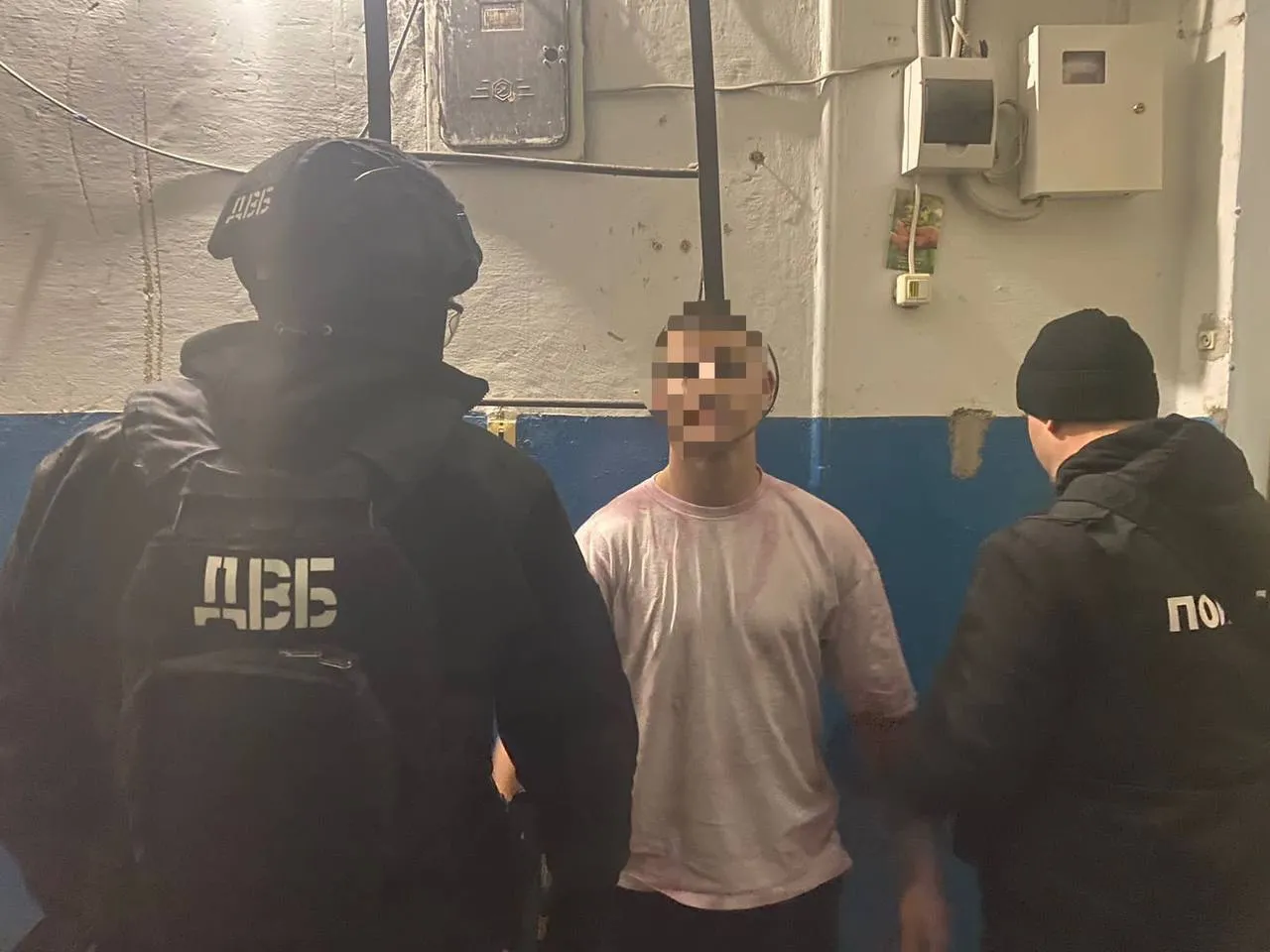 На Дніпропетровщині викрили нарколабораторію зі щомісячним обігом 1,5 млн грн: затримано сімох наркодилерів. Фото dqxikeidqxidqrant