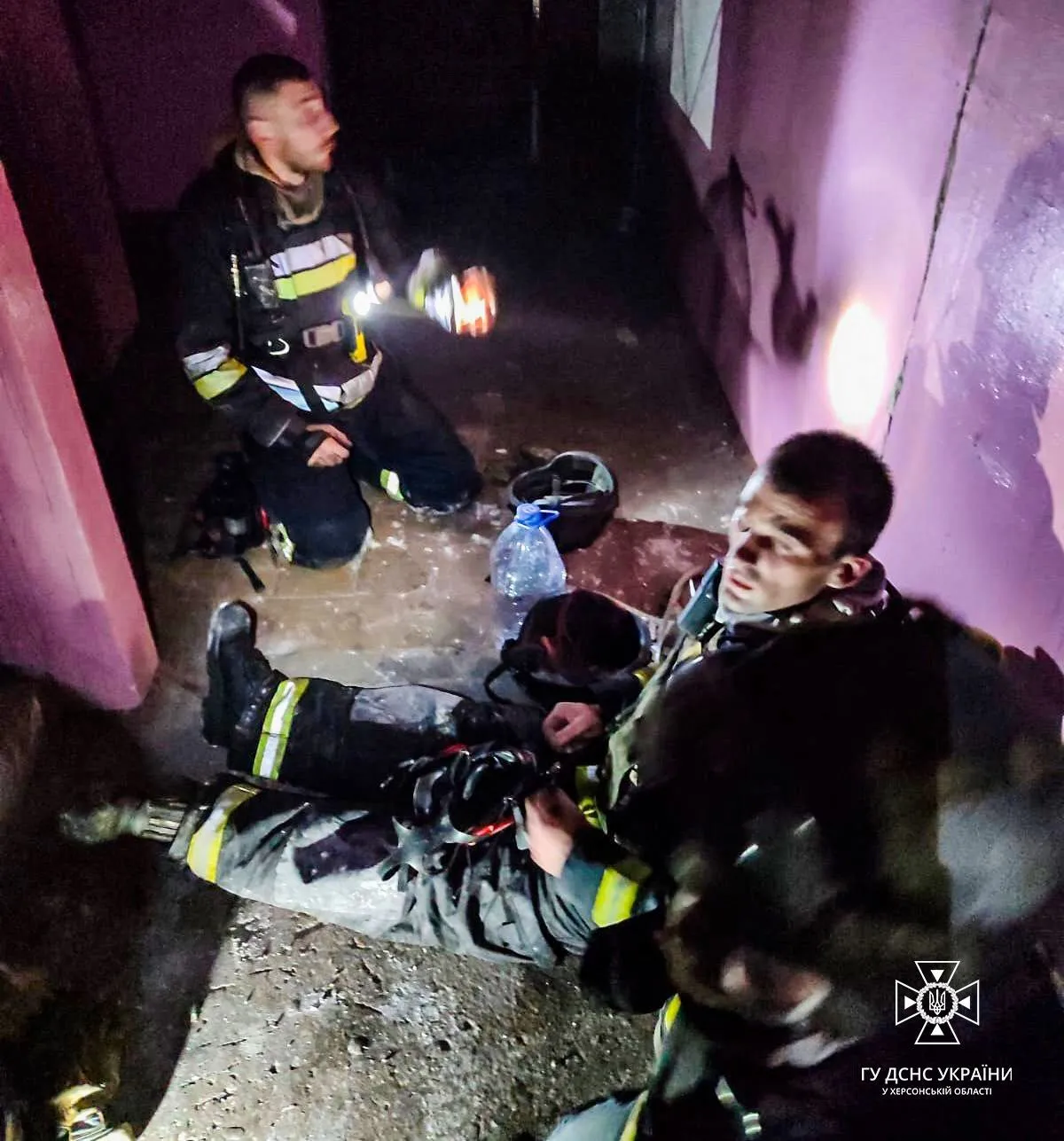 оккупанты ночью обстреляли центр Херсона: погибла женщина, три человека пострадали. Фото и видео