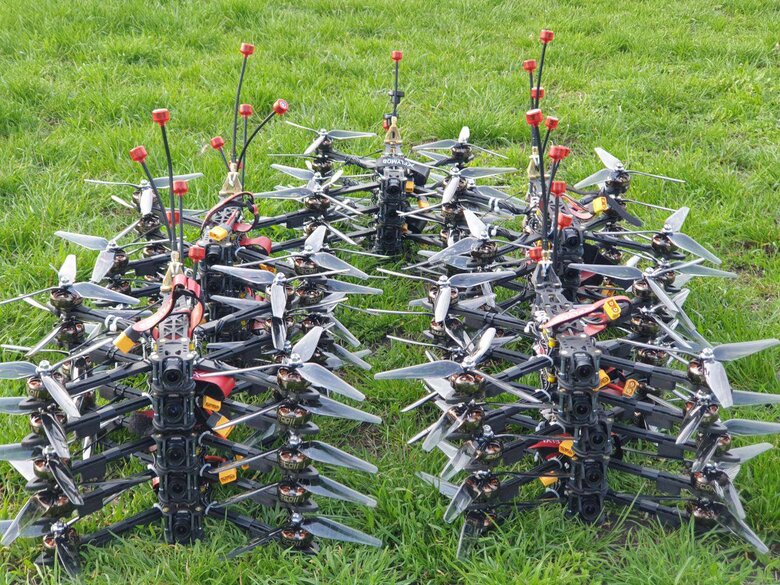 Виробник FPV-дронів Ескадрон: Поки ми не погодились на умови і не вжили заходів фінансового характеру, нас не впустили на митниці 03