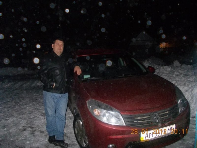 Едуард Карпанець із машиною