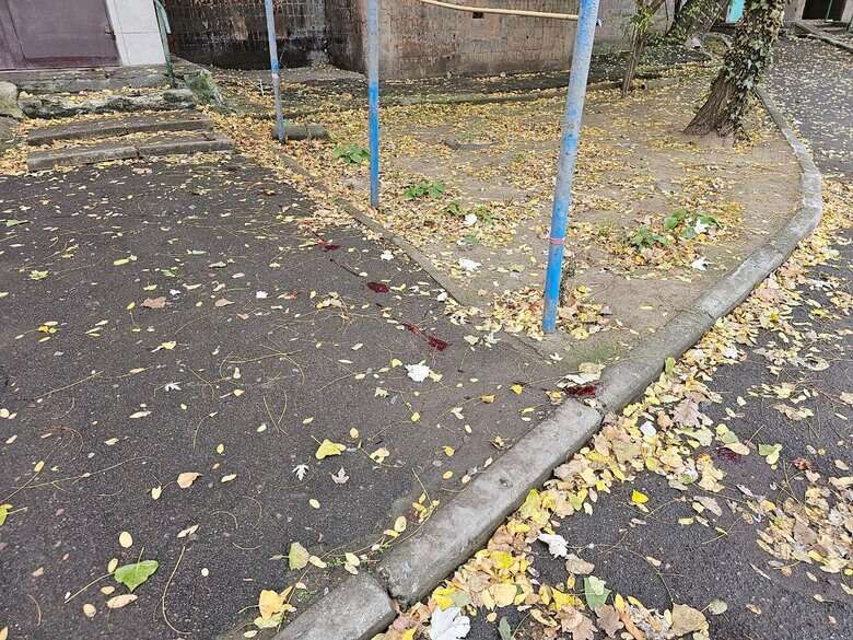 Рашисти обстріляли Херсон, 2 людини поранено 02 dqxikeidqxidqeant