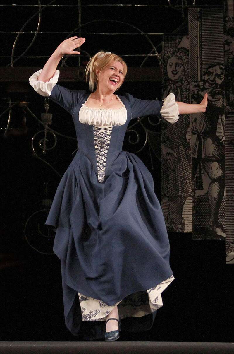 Дружина держзрадника Табачника виступить у київському театрі: вона не відмовилася від нагород Кремля