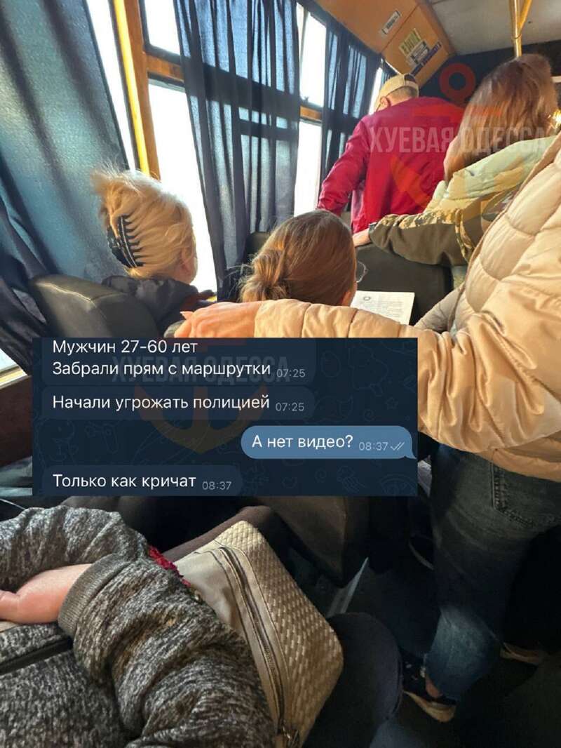 На въезде в Одессу сотрудники ТЦК остановили маршрутку и вывели мужчин - фото 1 dqxikeidqxidqrant