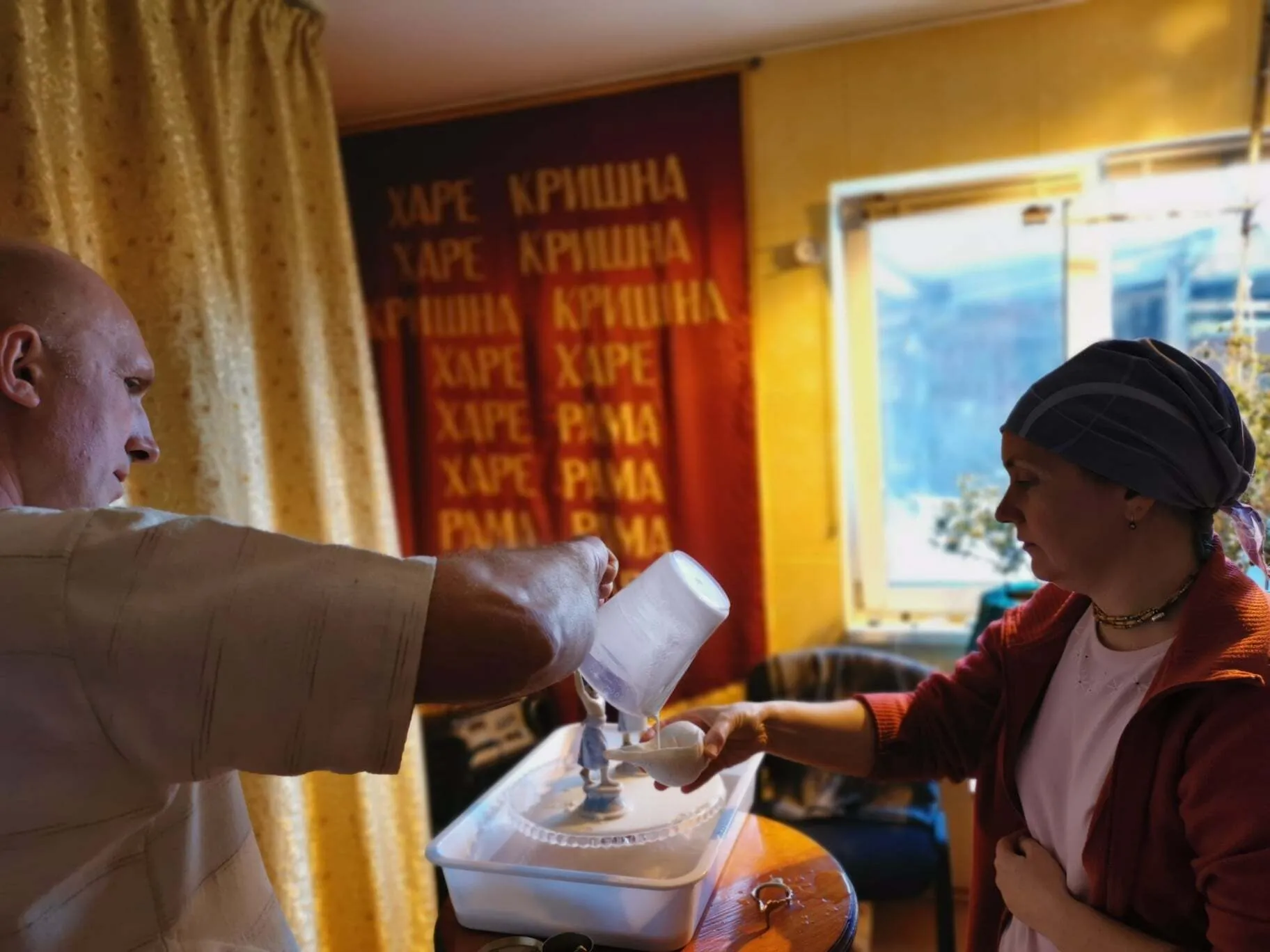 В Херсонской области российский военный расстрелял супругов кришнаитов: что известно о погибших dqxikeidqxidqrant