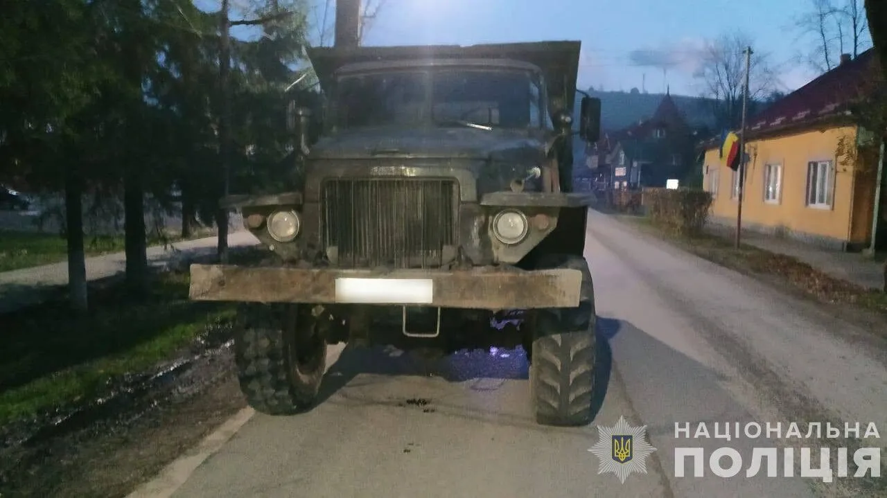 Нетрезвая мать отвлеклась: в Закарпатье полуторагодовалая девочка попала под колеса грузовика и погибла. Видео dqxikeidqxidqeant