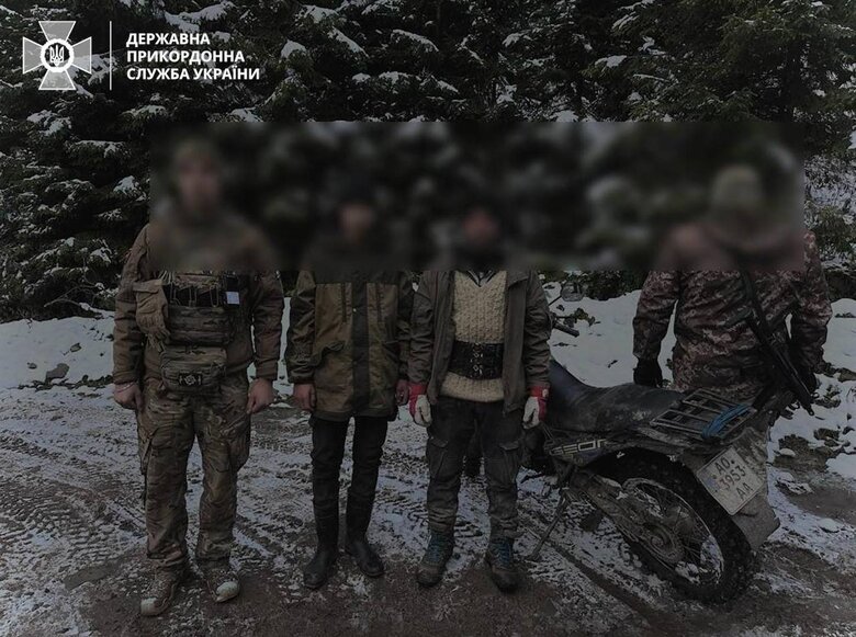 Прикордонники затримали 8 чоловіків, які намагалися перетнути кордон на Закарпатті 01 dqxikeidqxidqrant