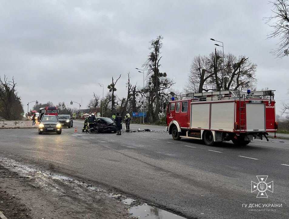 Под Винницей столкнулись два автомобиля: есть погибший, среди пострадавших – трое детей. Фото