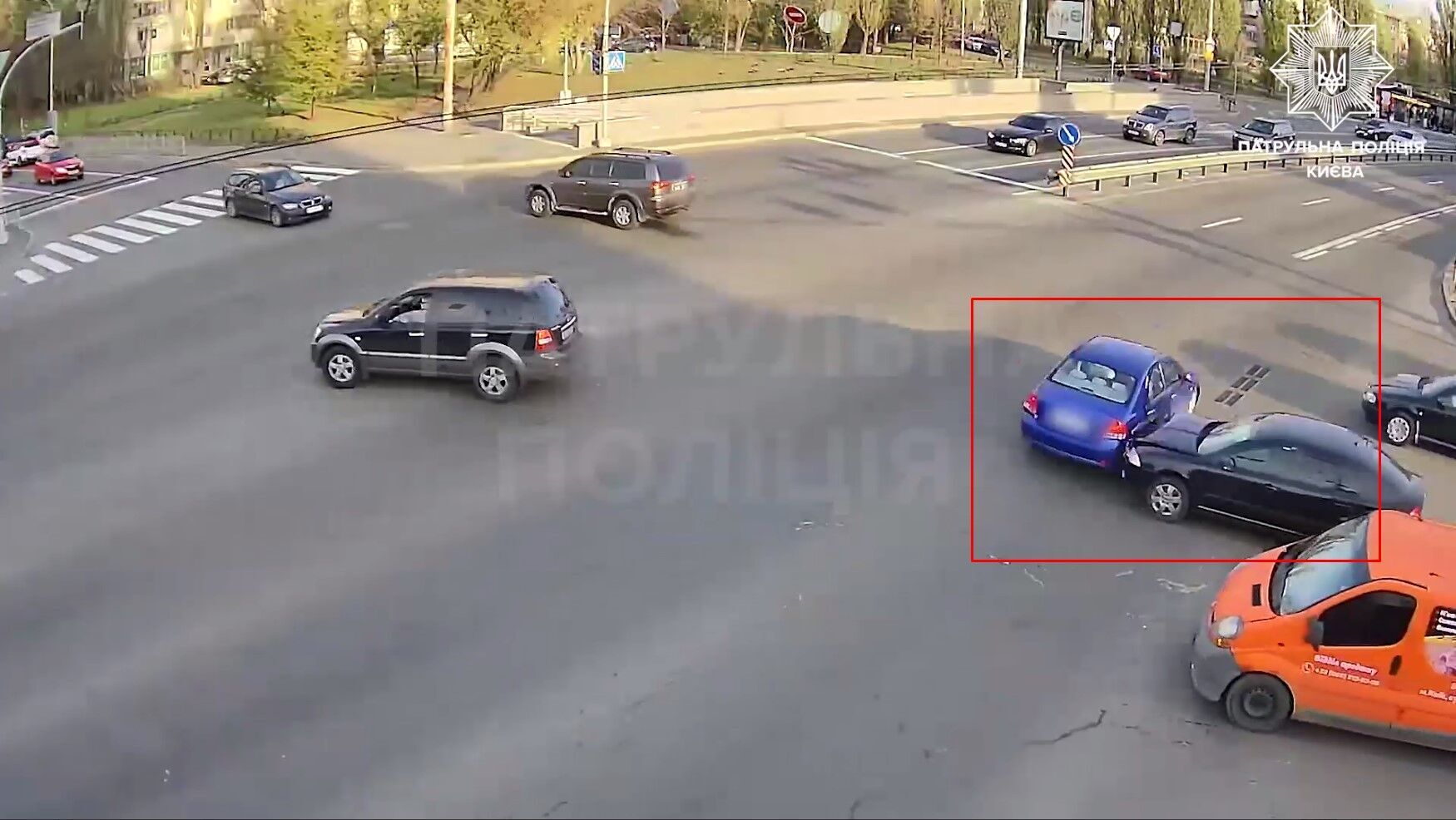 У Києві водійка-порушниця спровокувала масову ДТП. Відео dqxikeidqxidqeant