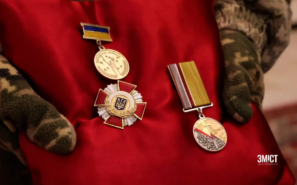 У 18 років підписав контракт із ЗСУ: у Полтаві прощалася з бойовим медиком, який загинув на Херсонщині. Фото dqxikeidqxidqrant