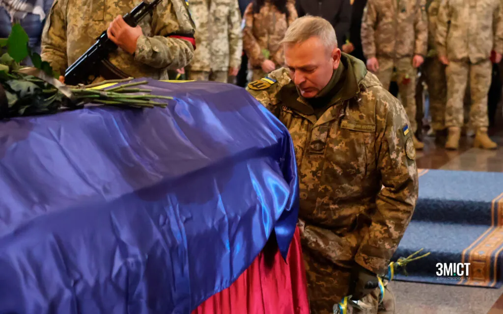 У 18 років підписав контракт із ЗСУ: у Полтаві прощалася з бойовим медиком, який загинув на Херсонщині. Фото