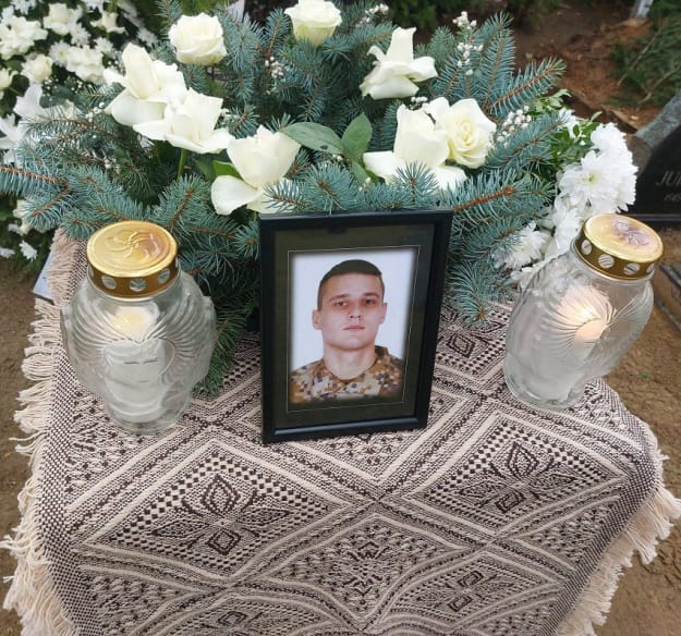 Президент Латвії Рінкевич у День незалежності вшанував добровольця, який загинув в Україні 01 dqxikeidqxidqrant