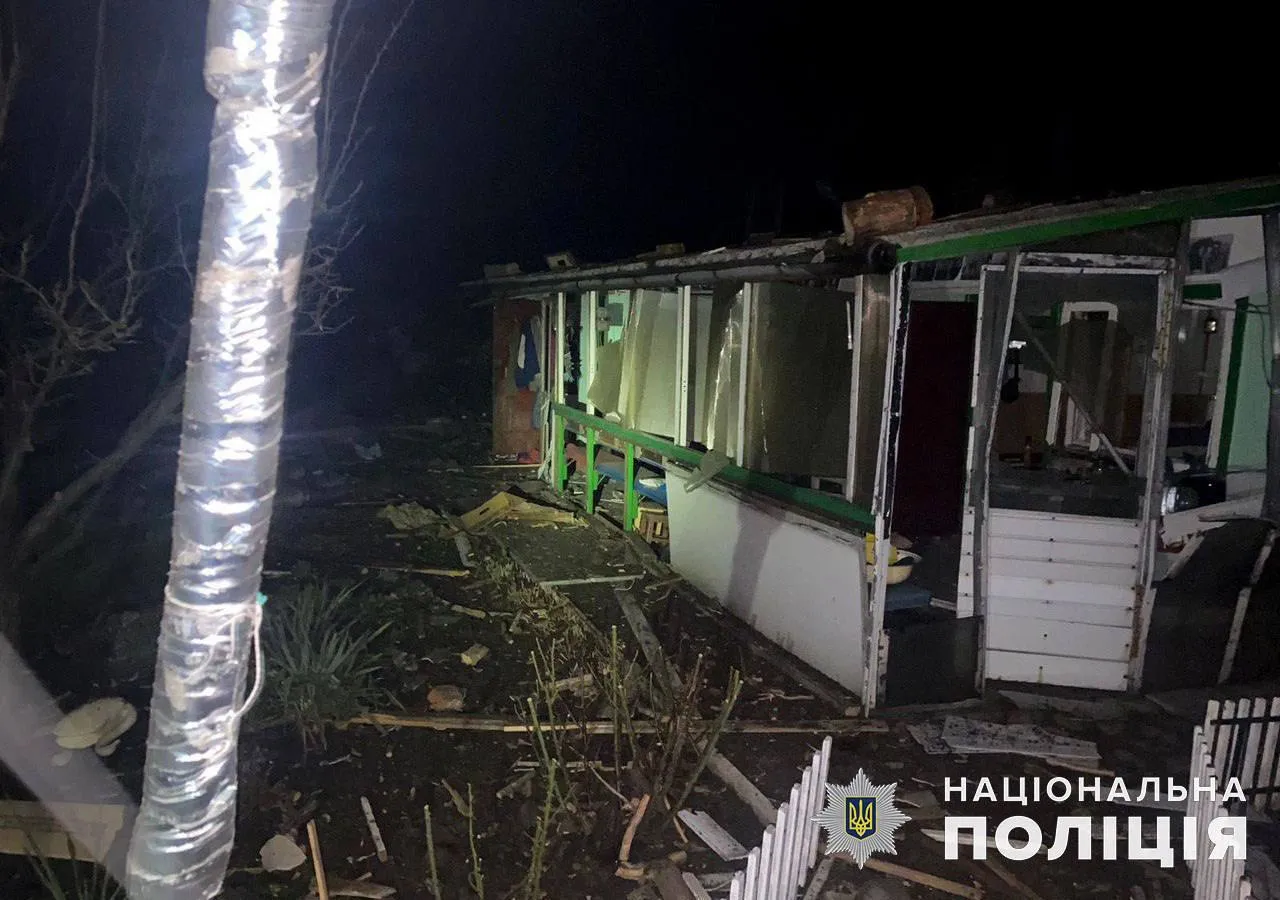 На Донеччині ворожа ракета С-300 влучила у багатоповерхівку в Новогродівці: є поранений