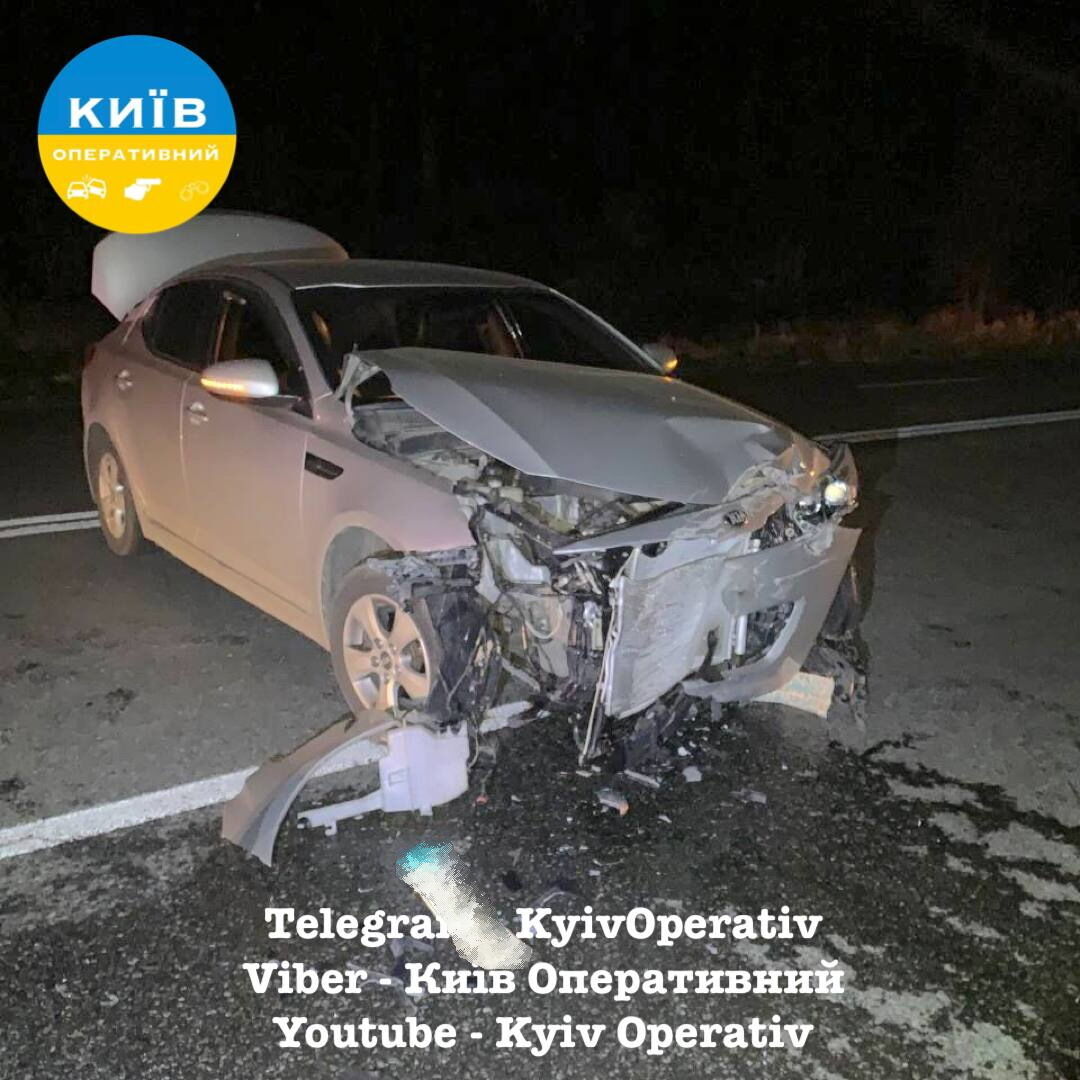 Під Києвом сталось лобове зіткнення двох легковиків: винуватець пішов з місця ДТП. Фото dqxikeidqxidqeant
