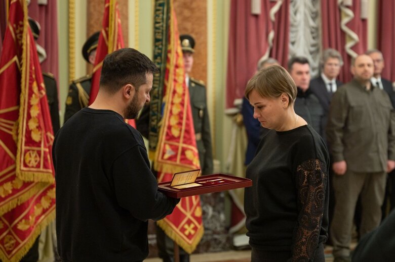 Зеленський вручив державні нагороди з нагоди Дня Десантно-штурмових військ 05