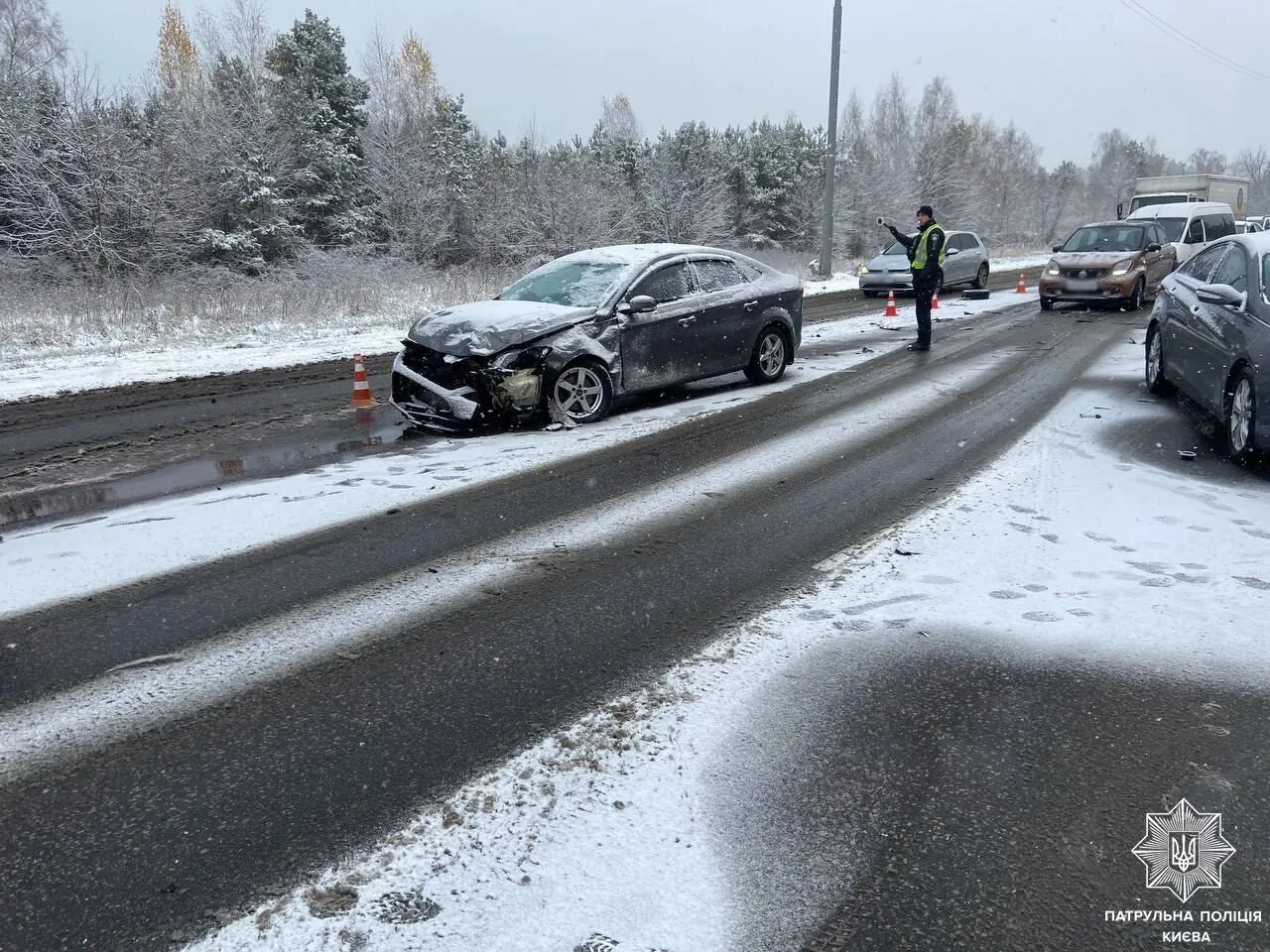 У Києві на Броварському проспекті сталось лобове зіткнення двох легковиків: є загибла. Фото і відео dqxikeidqxidqeant