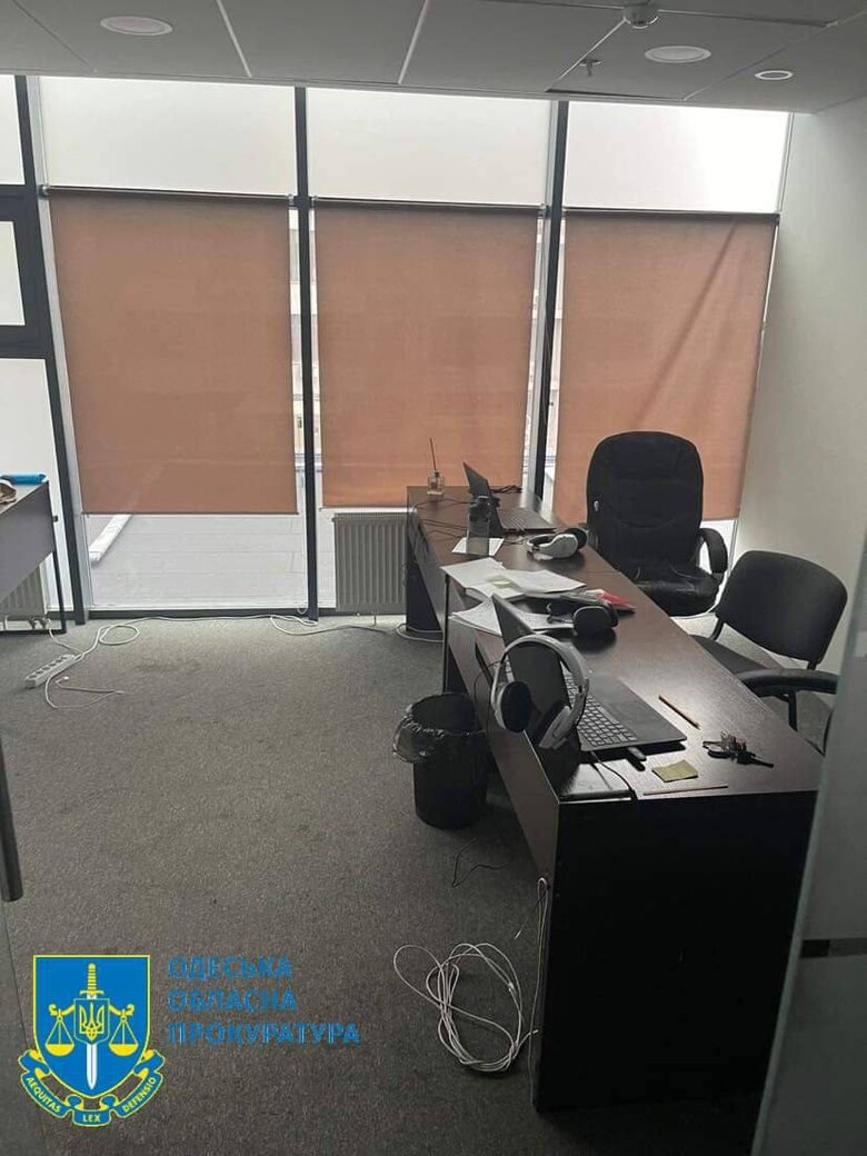 Діяли під виглядом працівників інвесткомпанії: в Одесі викрито шахрайський кол-центр з щомісячним заробітком до $200 тис 08