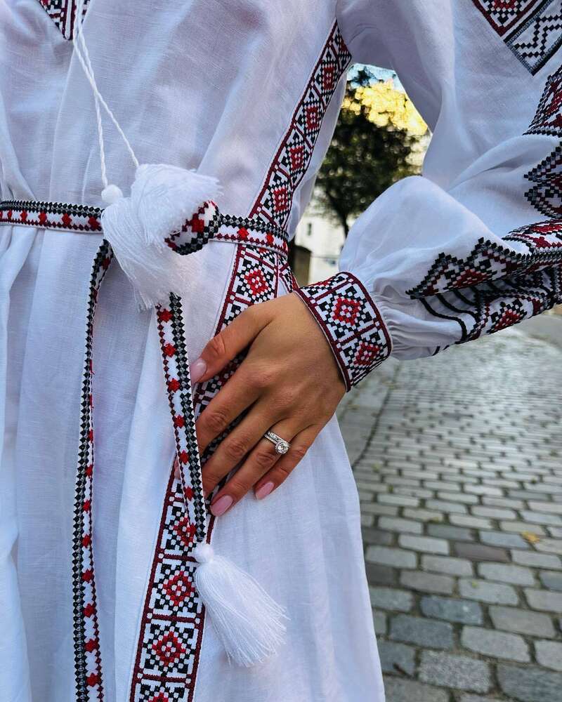 Известная украинская теннисистка одела в Париже платье-вышиванку и поразила сеть своим видом. Фото dqxikeidqxidqeant