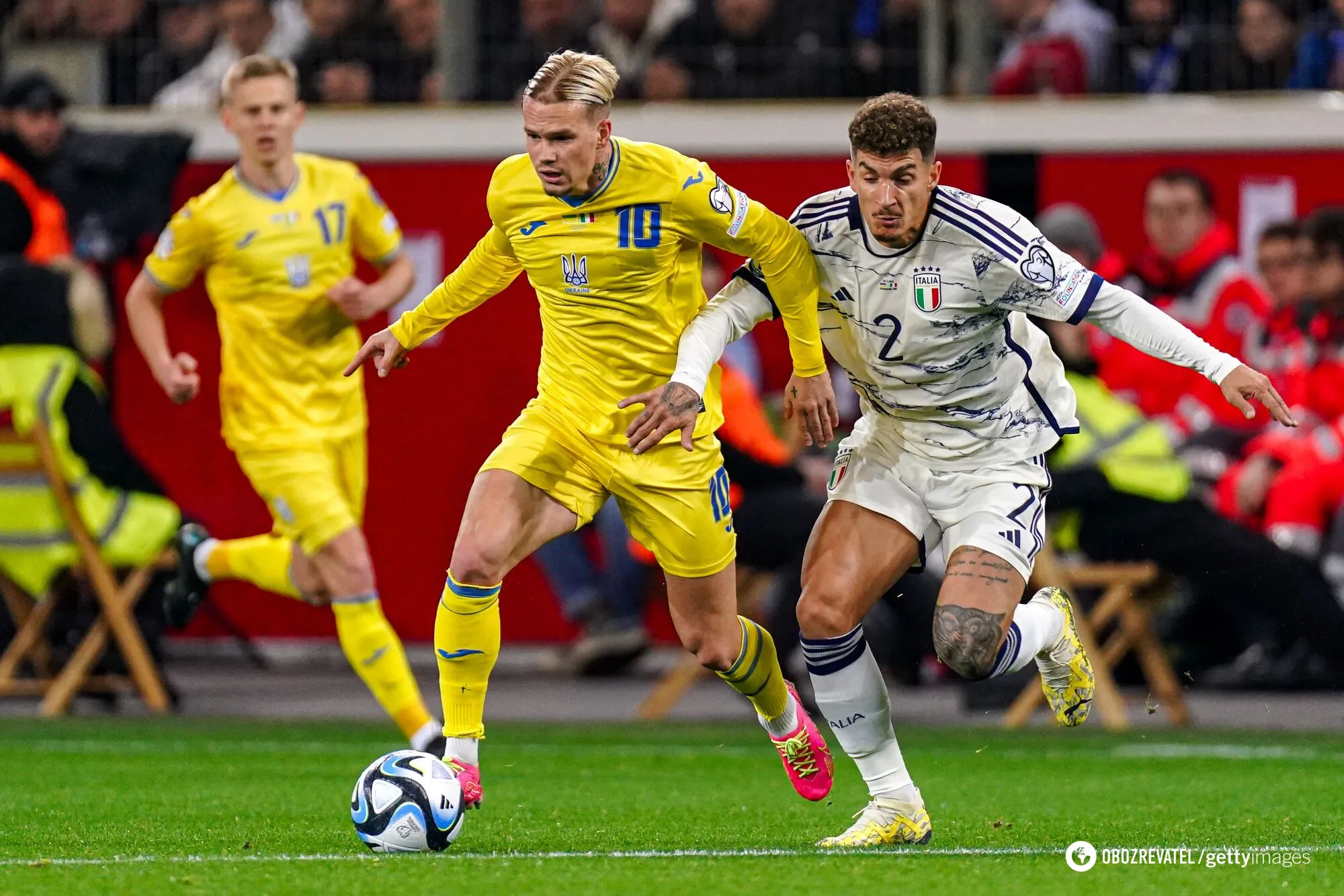 Старша на 7,5 років: Мудрика запідозрили в романі з російською моделлю. Фото